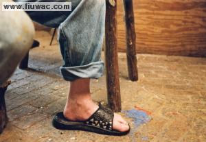 FIUWAC Side Illustration 059-1999 Texan Feet, Photo Waldo Bien (Right)